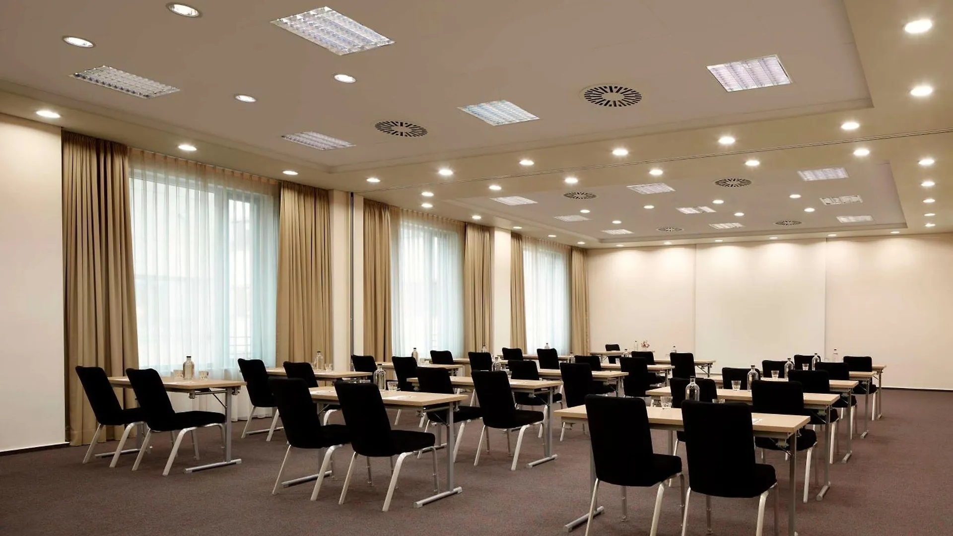 פרנקפורט Avani Frankfurt City Hotel - Previously Nh Collection Frankfurt City 4*,