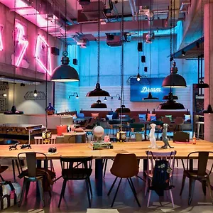 Moxy Frankfurt City Center מלון